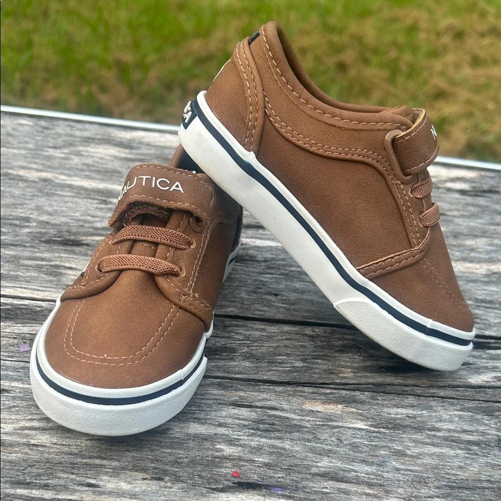 Nautica Brown Boat Shoes, Kids Size 7, Brown & White , New